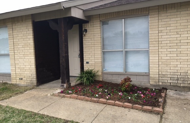 Beautiful Home In Garland Move In Ready!