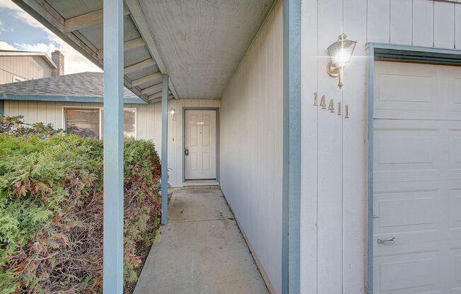 3bd 2ba Single Level Home in Mountain View Neighborhood