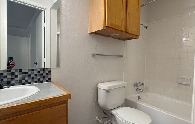 2 beds, 1 bath, 992 sqft, $1,414, Unit ABB-1-220