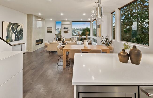 Urban luxury home with Views!