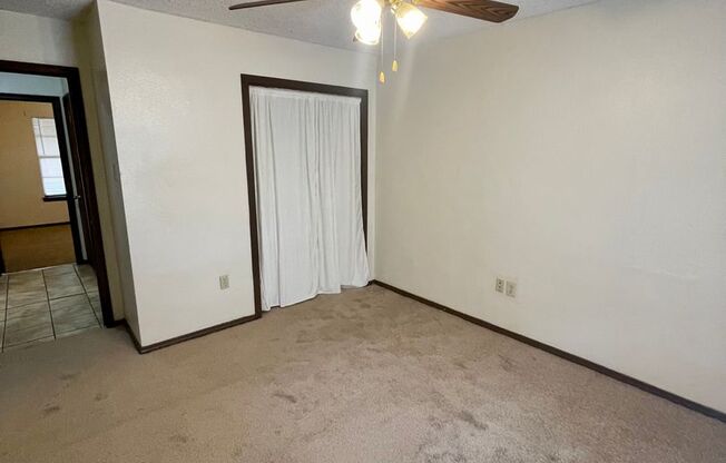 2 beds, 1 bath, $750