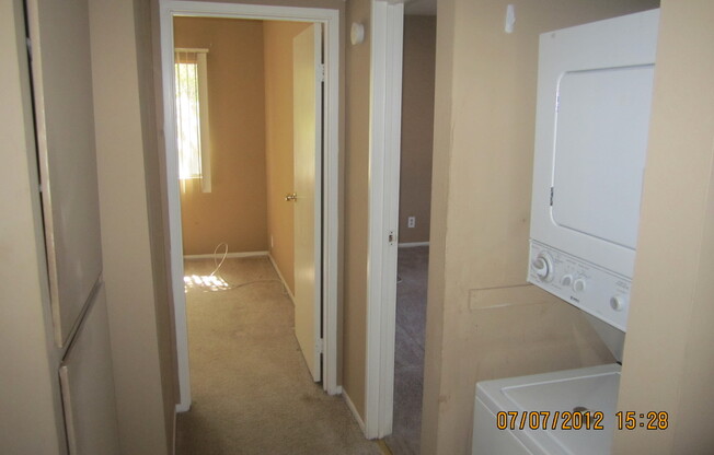 This Townhouse is located minutes from the freeway!