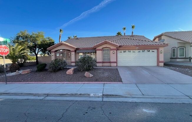 9011 W Viking Rd! 3 Bed / 2 Bath 1 Story House w/ Pool!