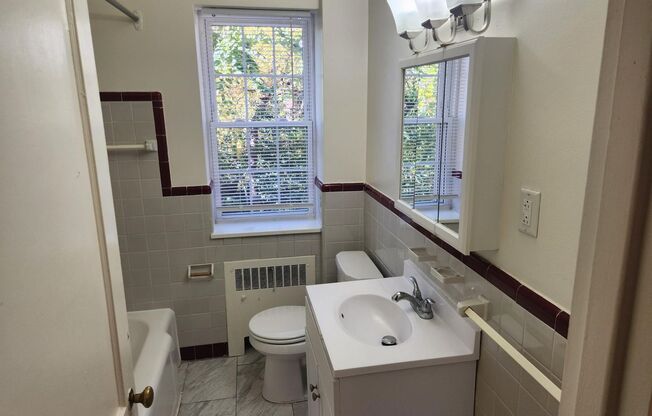 2 beds, 1 bath, 897 sqft, $2,335, Unit F-14