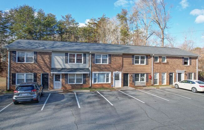 2 beds, 1.5 baths, 1,050 sqft, $995, Unit 16