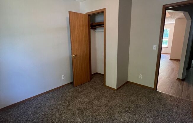 3 beds, 2 baths, $1,325