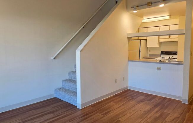 640 E 15 AVE