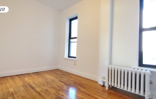 3 beds, 1 bath, $3,149, Unit 8F