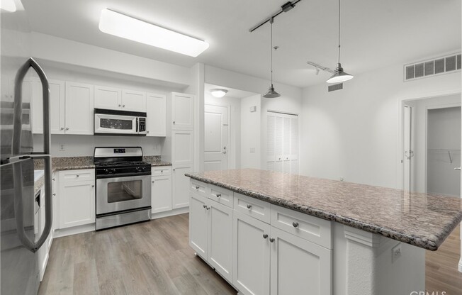 2 beds, 2 baths, 1,042 sqft, $3,050, Unit 159