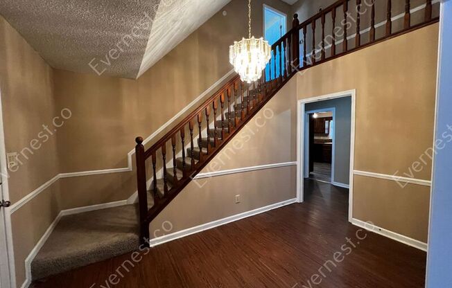 1225 ROBIN LN