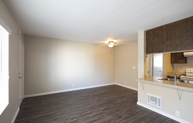 Beautiful 1b/1ba Top Floor End Unit in Normal Heights with Parking!