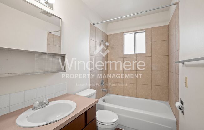 2 beds, 1 bath, $1,000, Unit Unit 03