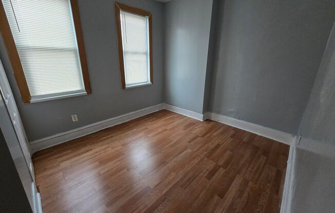 3 beds, 1 bath, $1,300