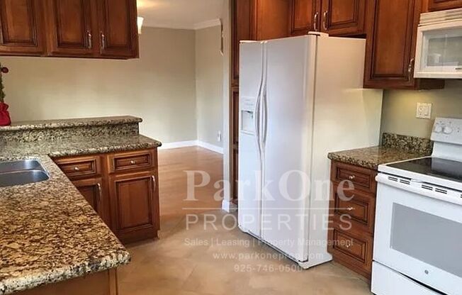 Nicely Updated Townhouse in Concord Availble Now!