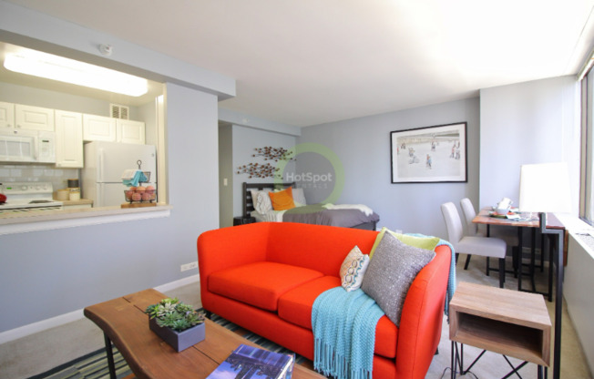 323 E ONTARIO