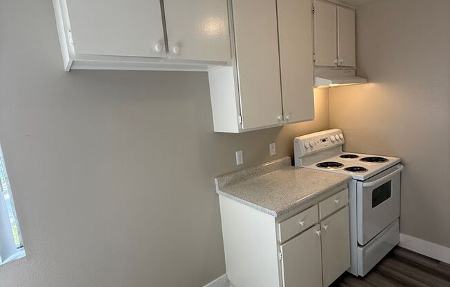 2 beds, 1 bath, 896 sqft, $2,050, Unit 108