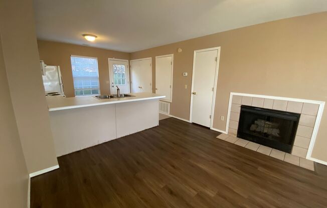 2 Bedroom Townhome For Lease Fayetteville - BRAND New Floors!