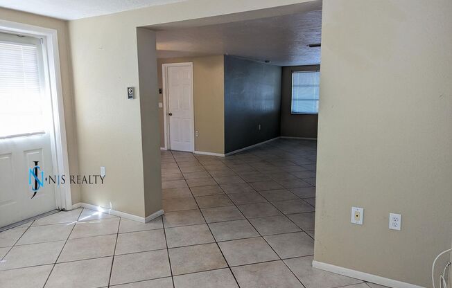 2 beds, 1 bath, $1,495