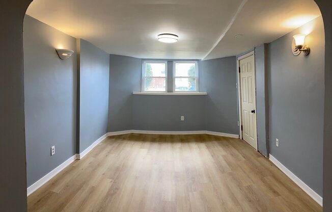 3755 S WINCHESTER AVE