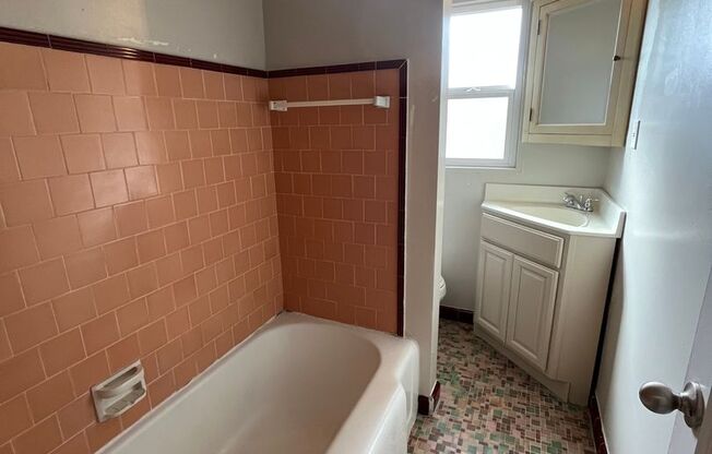 2 beds, 1 bath, 700 sqft, $1,495, Unit 66 MC