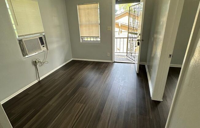 2 beds, 1 bath, 1,140 sqft, $950