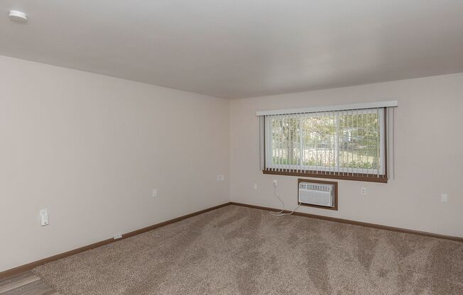 1 bed, 1 bath, 650 sqft, $725, Unit 3535 N Main Street Apt A-2