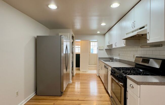 Charming 2BD/1.5BA Townhome in Canton, MD!