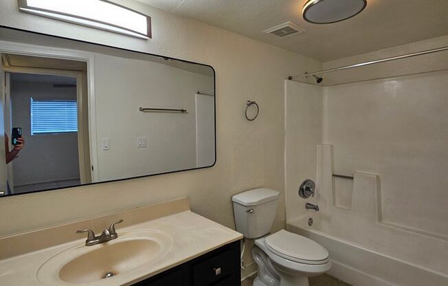 2 beds, 1 bath, 880 sqft, $1,125, Unit 111