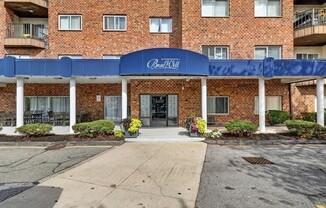 2 beds, 2 baths, 863 sqft, $2,600, Unit Unit 701