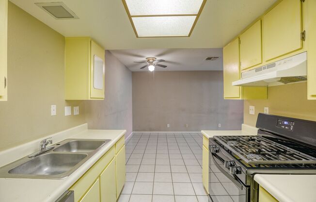 1 bed, 1 bath, $1,000, Unit #G