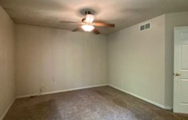 2 beds, 1.5 baths, $1,095