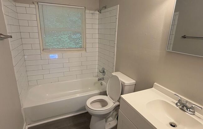 NEWLY RENOVATED!! 2 BEDROOM TOWNHOME (500.00 off FIRST FULL MONTHS RENT )