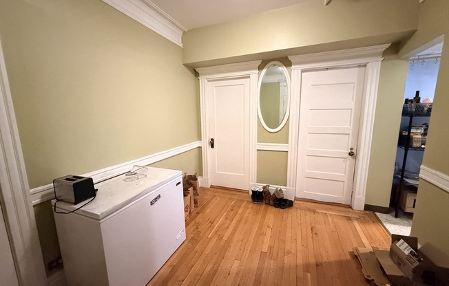 2 beds, 1 bath, 628 sqft, $3,600, Unit 72