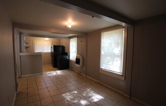 2 beds, 1 bath, 810 sqft, $695, Unit 1523 W. 2nd St.