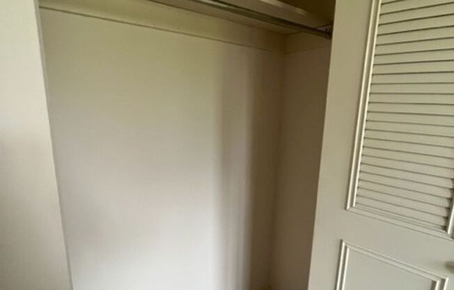 2 beds, 1 bath, 900 sqft, $1,525, Unit 123