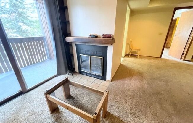 South Anchorage Condo with W/D in unit, Fireplace, and Balcony!