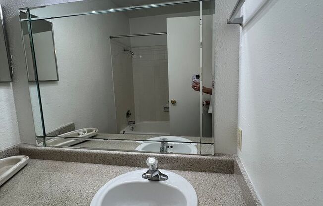 2 beds, 2 baths, 1,000 sqft, $1,315, Unit 1005