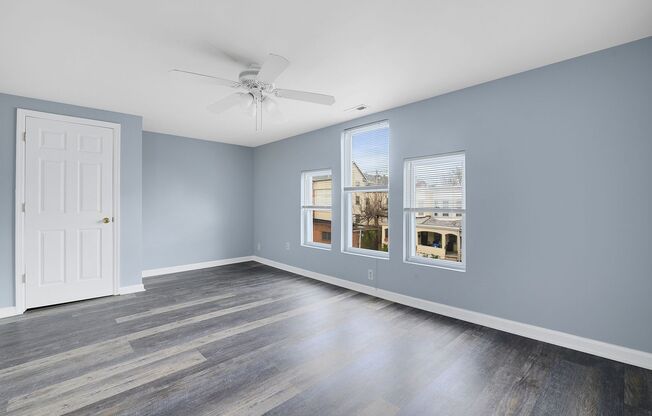 3 beds, 1 bath, $1,255, Unit 304 S Collins Ave Unit #2