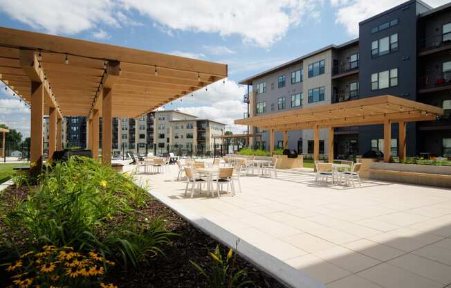 Amenity, Luxury, Resident, Apartment, High end, Monona, pool, grilling area, courtyard