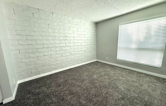 Park Apartments-Beautiful recently renovated