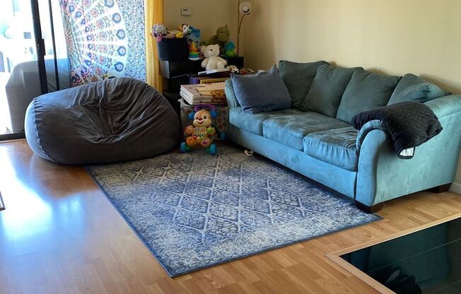2 bedrooms 2bath Condo in Fremont gated community with pools
