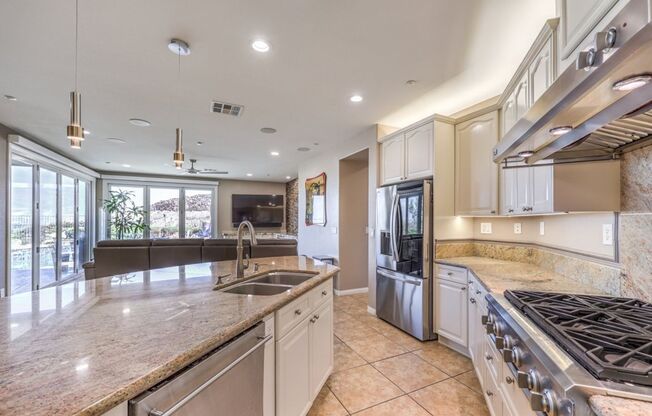 3 beds, 3 baths, $6,995