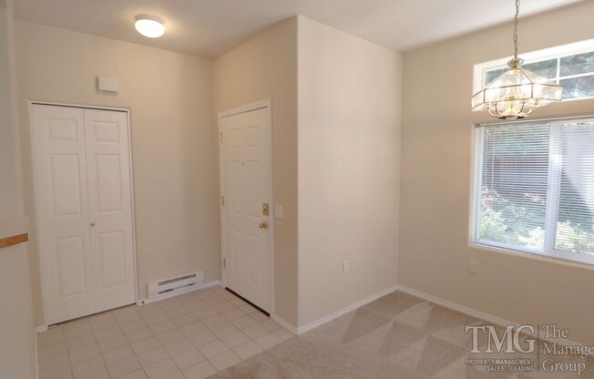 Great 2br/2ba condo with attached garage & washer/dryer