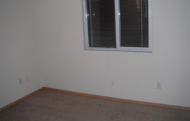 Huge deck, triple car garage/RV parking, storage