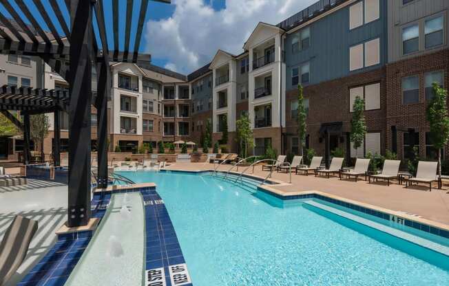 Luxurious Swimming Pool