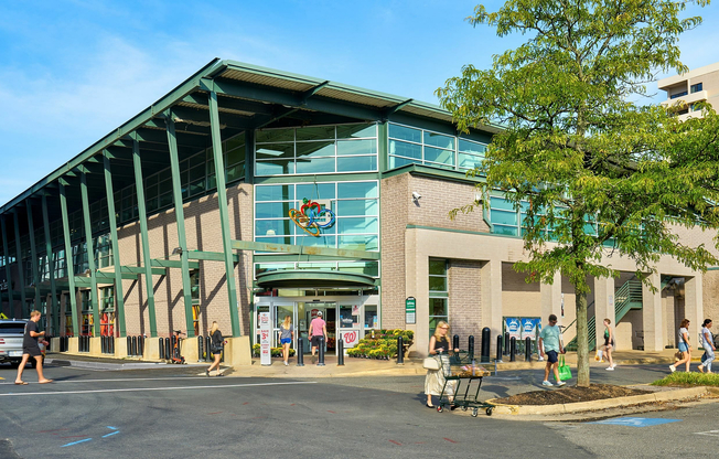 Grocery Shopping is a Breeze With Harris Teeter Half a Mile Away on Glebe Rd