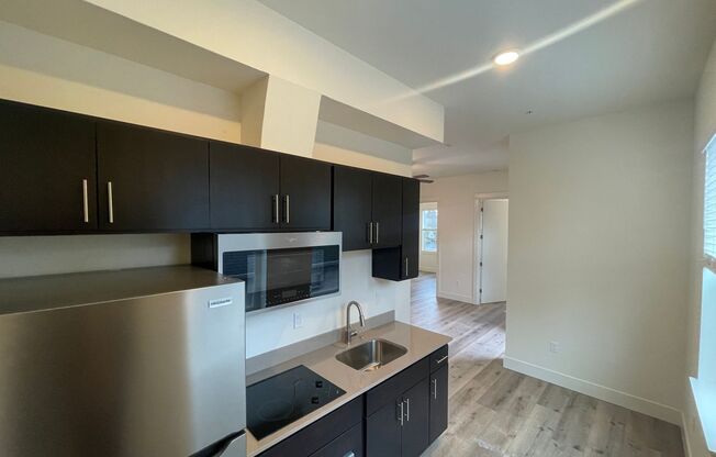 2 beds, 1 bath, 560 sqft, $1,699, Unit 1305