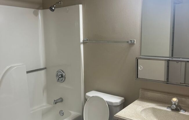 2 beds, 1 bath, 850 sqft, $1,120, Unit #5