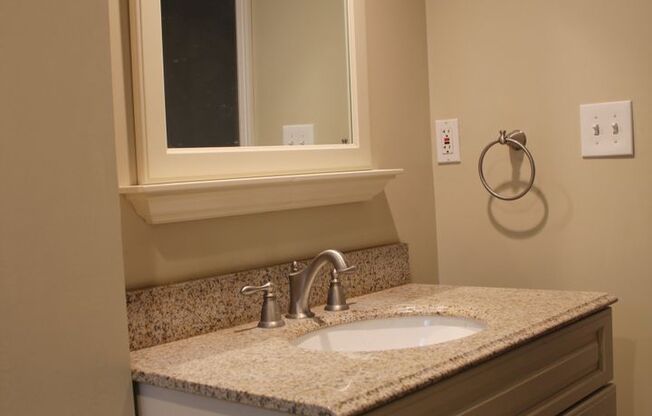 2 beds, 1 bath, 1,171 sqft, $1,475, Unit B