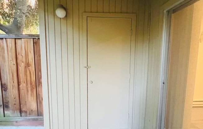 2 beds, 1 bath, $3,000, Unit Unit 133